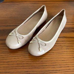 Vionic Spark Minna Sand Flats